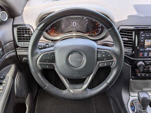 Used 2019 Jeep Grand Cherokee Overland AWD/4WD image 24