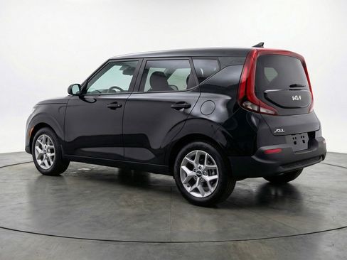 Used 2025 Kia Soul LX w/ LX Technology Package FWD image 6