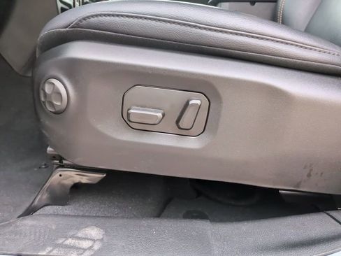 Used 2024 Jeep Wrangler Unlimited Sahara w/ Safety Group AWD/4WD image 19