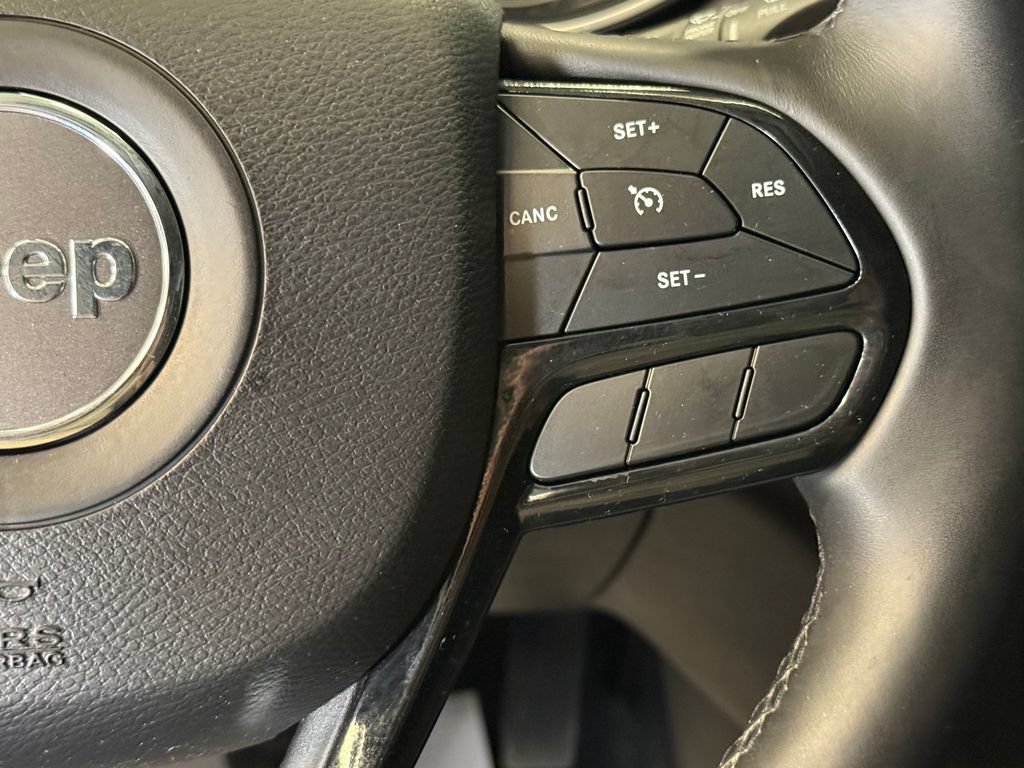 Used 2019 Jeep Cherokee Latitude Plus AWD/4WD image 12