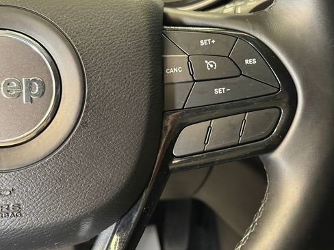 Used 2019 Jeep Cherokee Latitude Plus AWD/4WD image 12