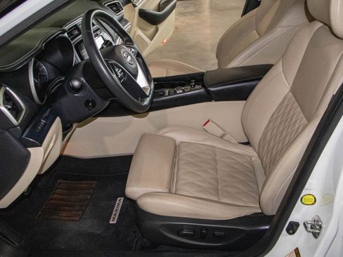 Used 2023 Nissan Maxima Platinum w/ Sport Mat Group FWD image 8