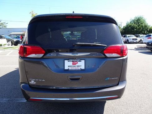Used 2017 Chrysler Pacifica Premium image 5