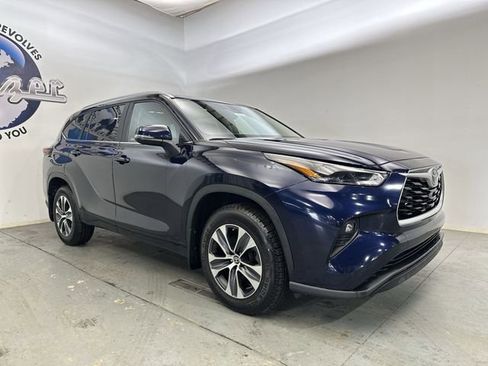 Used 2024 Toyota Highlander XLE AWD/4WD image 12