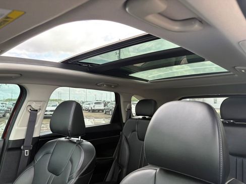 Certified 2025 Kia Sorento S w/ Panoramic Sunroof Package image 21