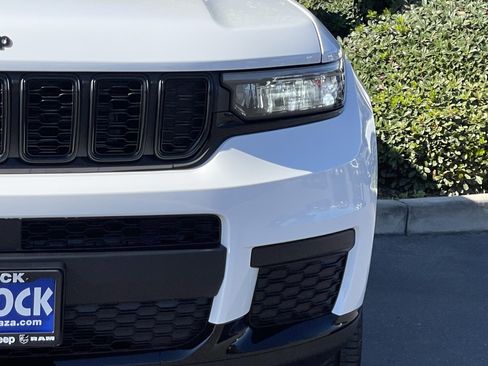 New 2025 Jeep Grand Cherokee L Laredo image 6