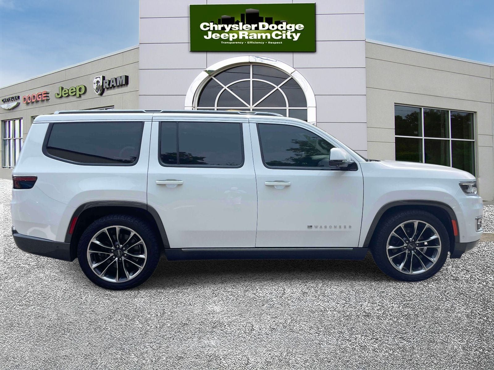 Used 2022 Jeep Wagoneer Series III w/ Premium Group I AWD/4WD image 5