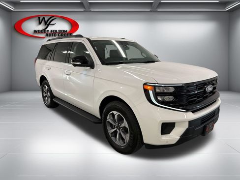 New 2027 Ford Expedition Active RWD image 3