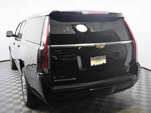 Used 2017 Cadillac Escalade ESV Platinum AWD/4WD image 4