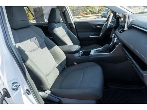 Used 2025 Toyota RAV4 XLE image 16