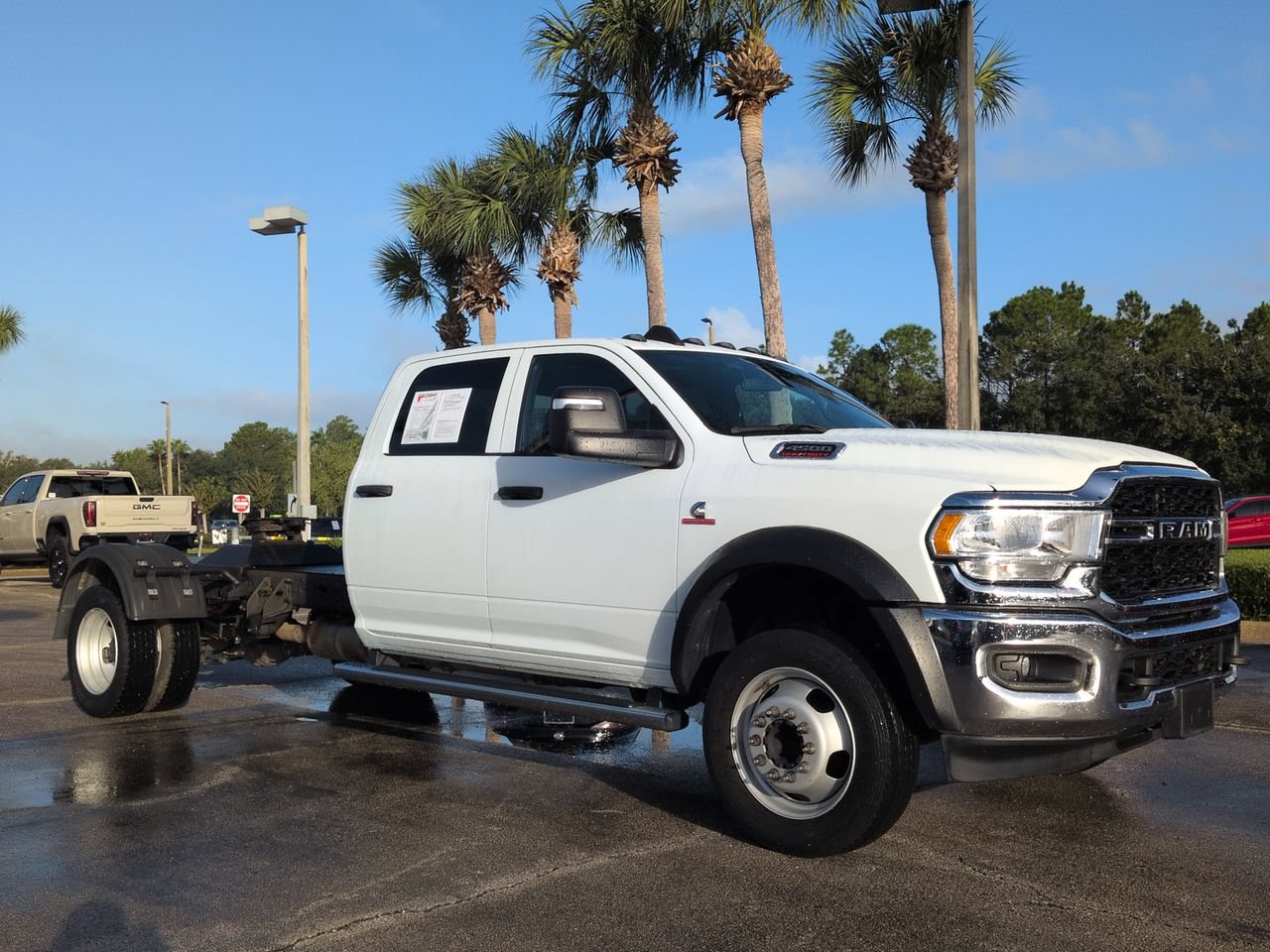Used 2024 RAM 4500 Tradesman w/ Chrome Appearance Group RWD image 2