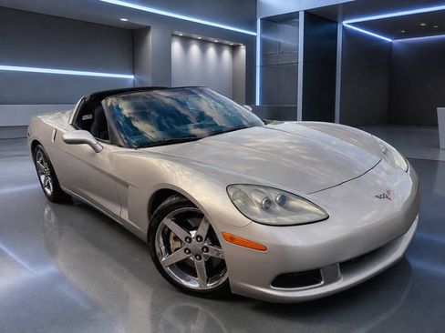 Used 2005 Chevrolet Corvette Coupe w/ Preferred Equipment Group RWD image 1