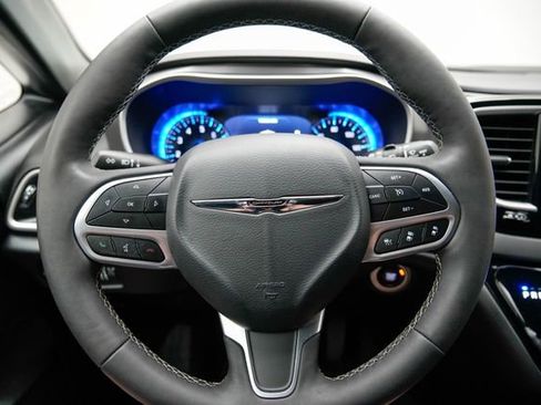 Used 2025 Chrysler Pacifica Select image 31