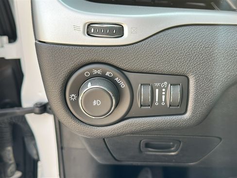 Used 2017 Jeep Cherokee Limited AWD/4WD image 15