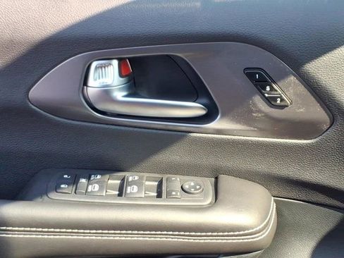 New 2026 Chrysler Pacifica Select image 13