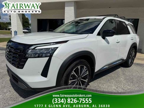 Used 2026 Nissan Pathfinder Platinum w/ Cargo Package FWD image 2