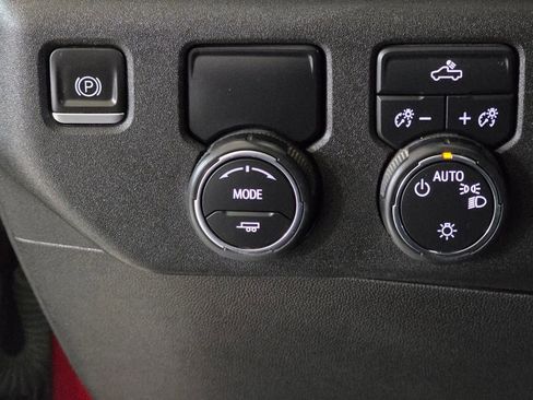 Used 2023 Chevrolet Silverado 1500 LT RWD image 34