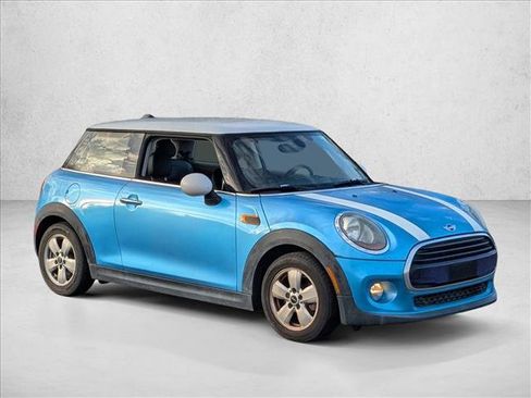 Used 2017 MINI Cooper 2-Door Hardtop image 3