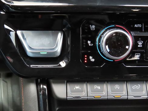 New 2026 GMC Sierra 1500 AT4 w/ AT4 Premium Package AWD/4WD image 9