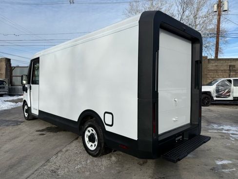Used 2025 Chevrolet Brightdrop 600 w/ Power Door Package image 4