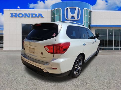 Used 2018 Nissan Pathfinder Platinum FWD image 4