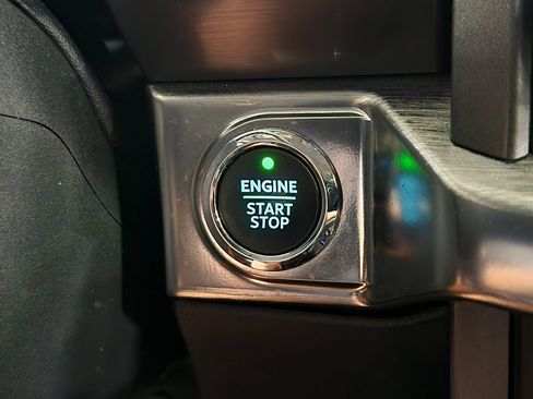Used 2021 Ford F150 Lariat AWD/4WD image 41