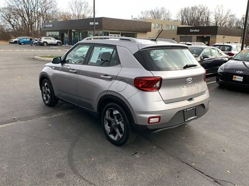 Certified 2023 Hyundai Venue SEL image 3