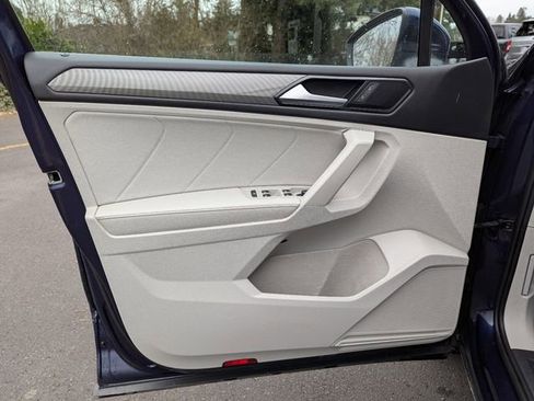 Used 2023 Volkswagen Tiguan SE image 10