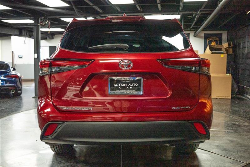 Used 2020 Toyota Highlander XLE AWD/4WD image 6