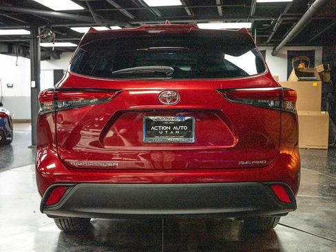 Used 2020 Toyota Highlander XLE image 6