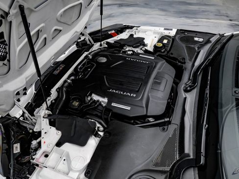 Used 2016 Jaguar F-TYPE R image 94