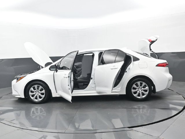Used 2025 Toyota Corolla LE FWD image 30