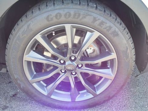 Used 2017 Ford Explorer XLT w/ Equipment Group 202A AWD/4WD image 50