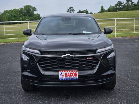 Used 2024 Chevrolet Trax RS w/ Driver Confidence Package FWD image 2