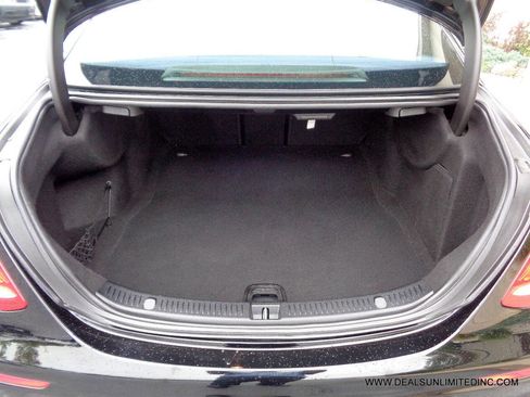 Used 2018 Mercedes-Benz E 400 4MATIC Sedan image 21