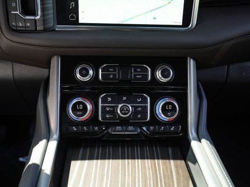 Used 2024 GMC Yukon Denali w/ Advanced Technology Package AWD/4WD image 33