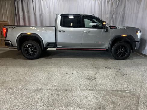 Used 2024 GMC Sierra 2500 AT4 w/ AT4 Premium Plus Package AWD/4WD image 5