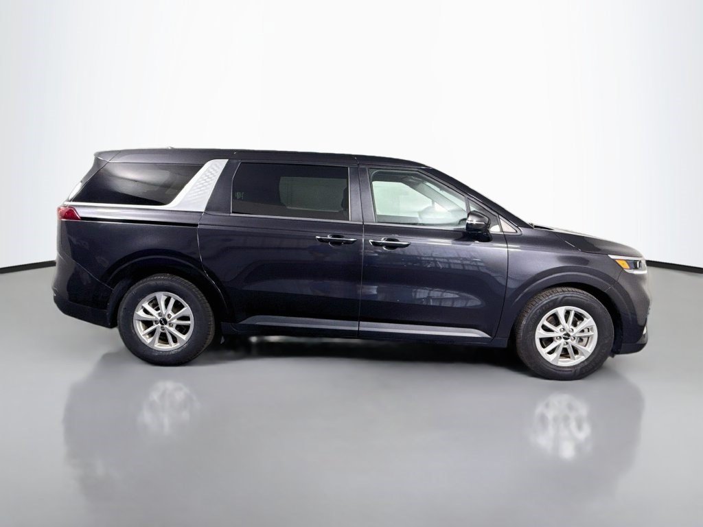 Used 2024 Kia Carnival LX FWD image 11