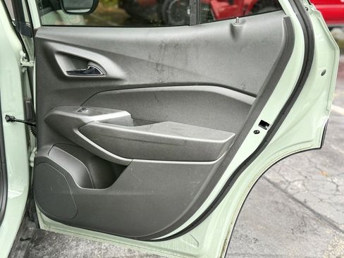 Used 2024 Chevrolet Trax RS w/ Sunroof Package image 18