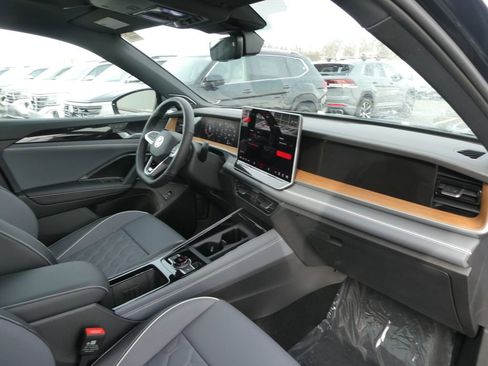 New 2026 Volkswagen Tiguan SEL R-Line image 5