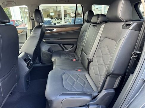 Used 2024 Volkswagen Atlas SE image 11