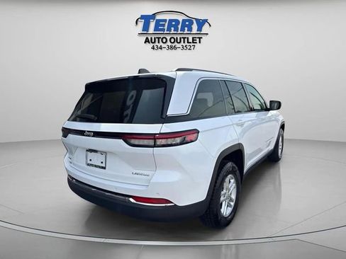 Used 2023 Jeep Grand Cherokee Laredo AWD/4WD image 6