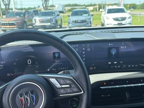 Used 2025 Buick Enclave Preferred FWD image 15