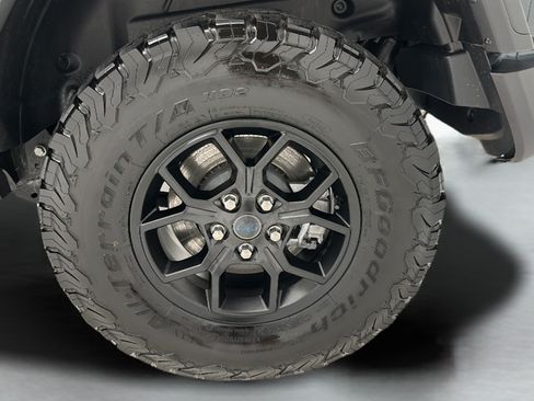 Used 2024 Jeep Wrangler Unlimited AWD/4WD image 8