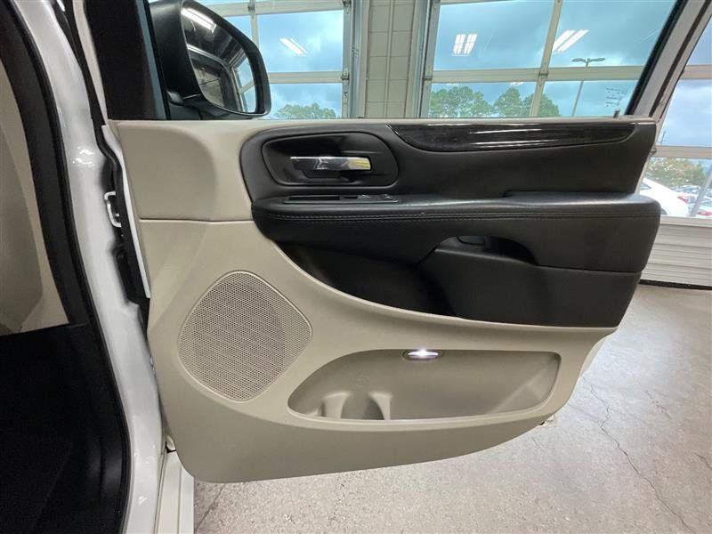 Used 2020 Dodge Grand Caravan SE FWD image 24