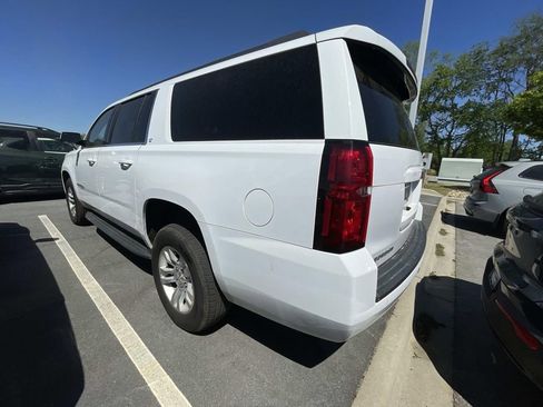Used 2020 Chevrolet Suburban LT image 3