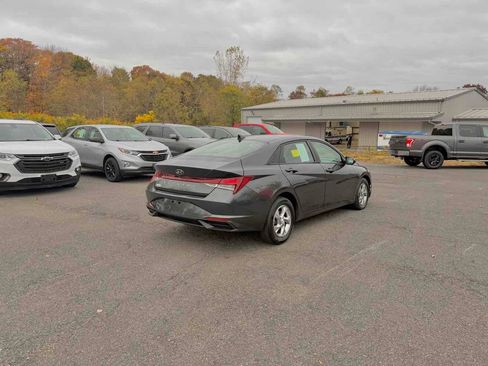 Used 2021 Hyundai Elantra SE image 7