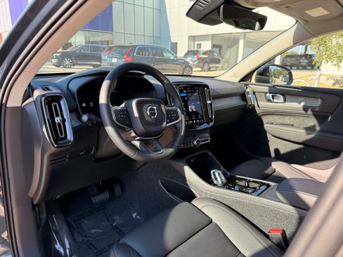Used 2026 Volvo XC40 B4 Plus w/ Protection Package Premier FWD image 9