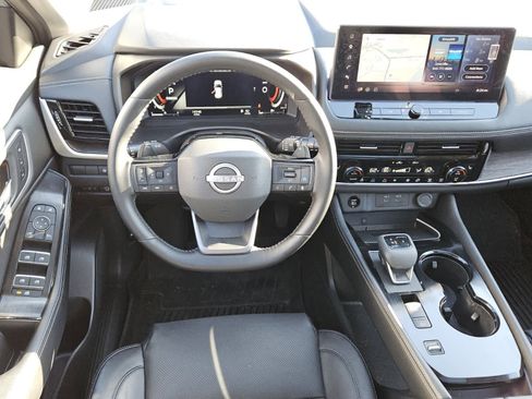 Used 2025 Nissan Rogue Platinum w/ Platinum Premium Package FWD image 5