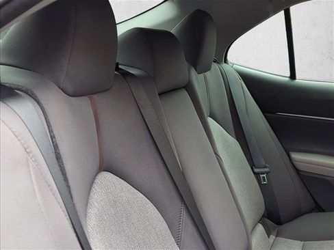 Used 2020 Toyota Camry LE image 16